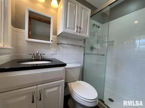 Bath - 849 E Franklin St, Macomb, IL 61455 photo 1 of 4