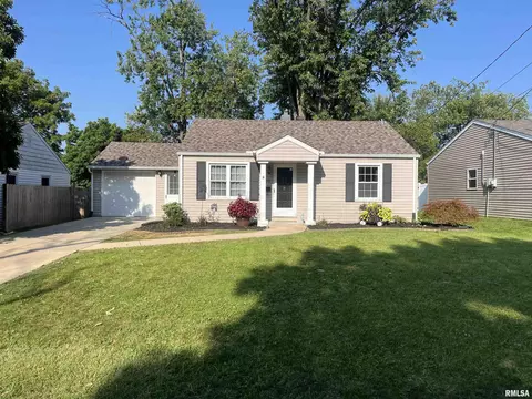 3601 N Twelve Oaks Dr, Peoria, IL 61604