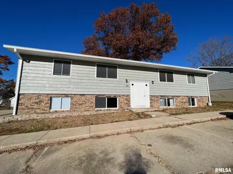 521-523 3rd St, Lacon, IL 61540