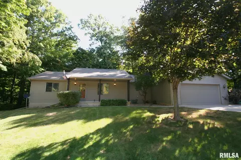 10 Victoria Way, Mackinaw, IL 61755
