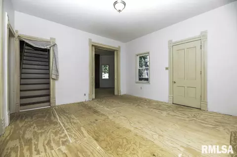 303 E Washington St, Avon, IL 61415 photo 9