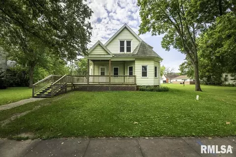 303 E Washington St, Avon, IL 61415