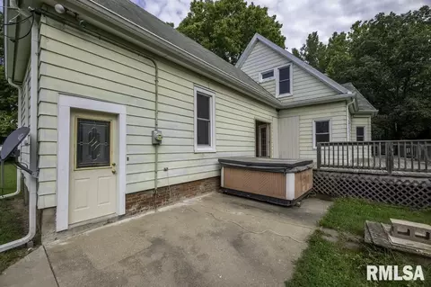 303 E Washington St, Avon, IL 61415 photo 6