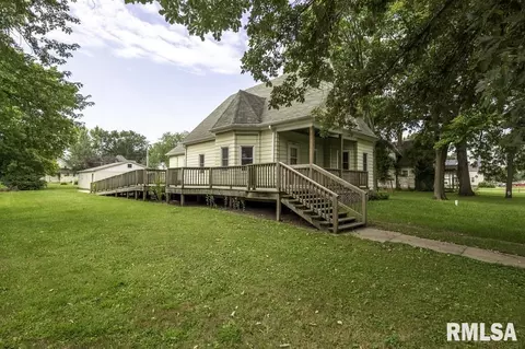 303 E Washington St, Avon, IL 61415 photo 3