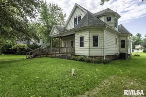 303 E Washington St, Avon, IL 61415 photo 2