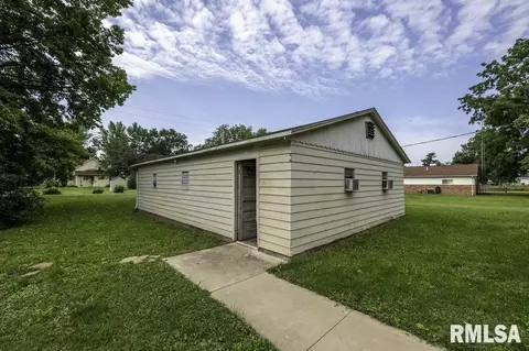 303 E Washington St, Avon, IL 61415 photo 38