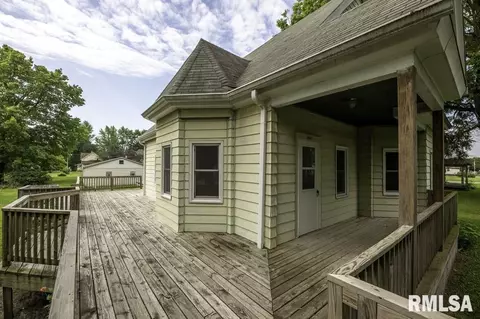 303 E Washington St, Avon, IL 61415 photo 4