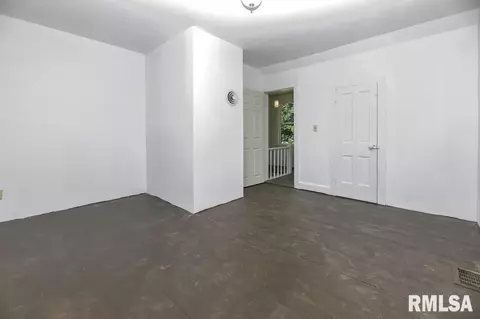 303 E Washington St, Avon, IL 61415 photo 30