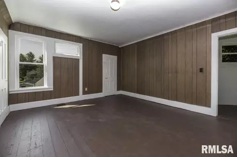303 E Washington St, Avon, IL 61415 photo 32