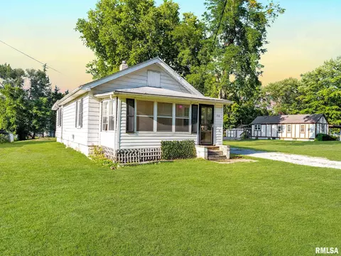 153 Shadoway Dr, East Peoria, IL 61611