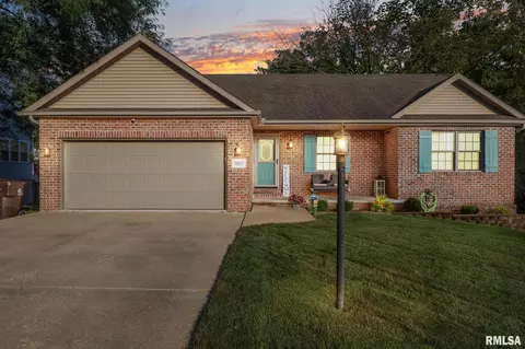 5912 W Ridgecrest Cir, Peoria, IL 61615