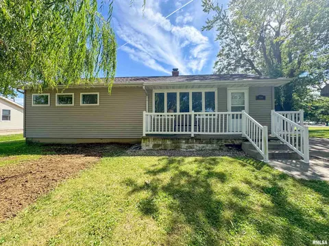306 W Bertram St, Metamora, IL 61548