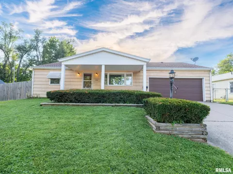 1315 Black St, Pekin, IL 61554
