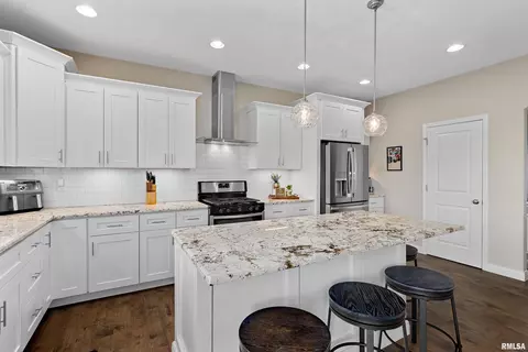 Kitchen - 3115 W Boulder Point Ct, Dunlap, IL 61525 photo 4 of 4