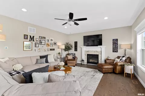 Living - 3115 W Boulder Point Ct, Dunlap, IL 61525 photo 3 of 7