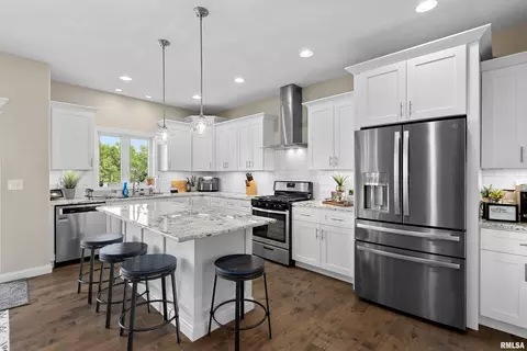 Kitchen - 3115 W Boulder Point Ct, Dunlap, IL 61525 photo 2 of 4