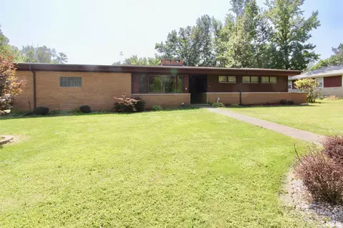 810 Hilldale Ave, Washington, IL 61571