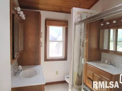 712 Main St, Henry, IL 61537 photo 13
