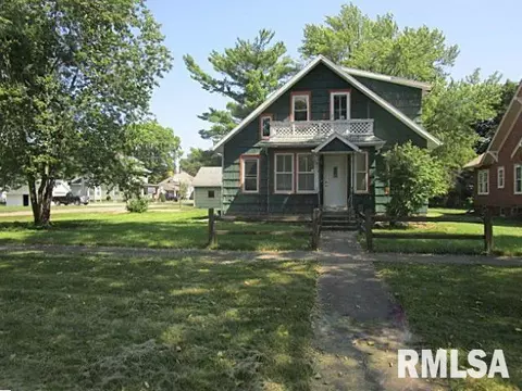 712 Main St, Henry, IL 61537