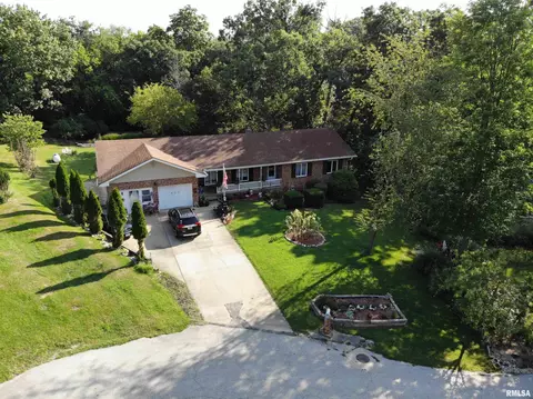 11 Woodland Ln, Macomb, IL 61455
