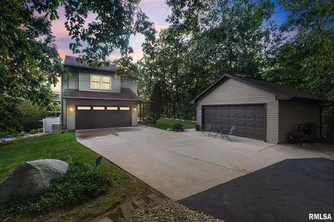 481 Oak Point Rd, Metamora, IL 61548