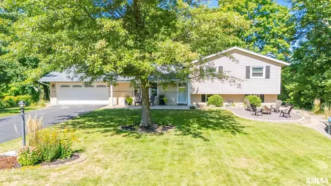 428 Northern Oaks Dr, Groveland, IL 61535