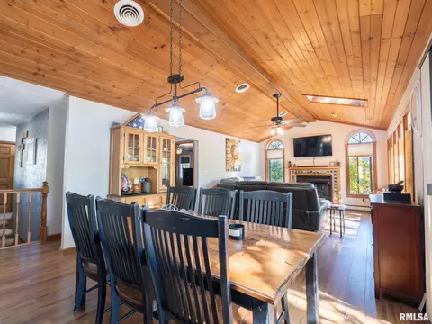 Dining - 4021 S Dunbar Pt, Mapleton, IL 61547 photo 3 of 4