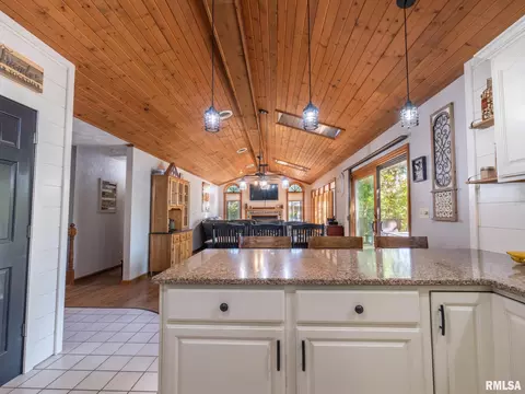 Entry Way - 4021 S Dunbar Pt, Mapleton, IL 61547 photo 1 of 3