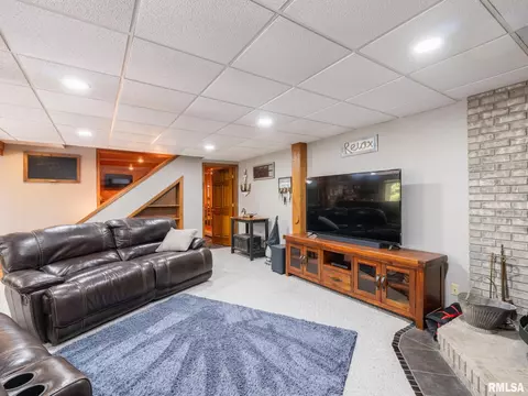 Living - 4021 S Dunbar Pt, Mapleton, IL 61547 photo 5 of 7
