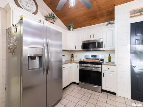 Kitchen - 4021 S Dunbar Pt, Mapleton, IL 61547 photo 8 of 10