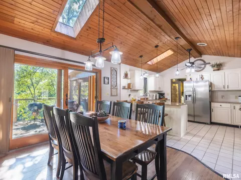 Dining - 4021 S Dunbar Pt, Mapleton, IL 61547 photo 1 of 4