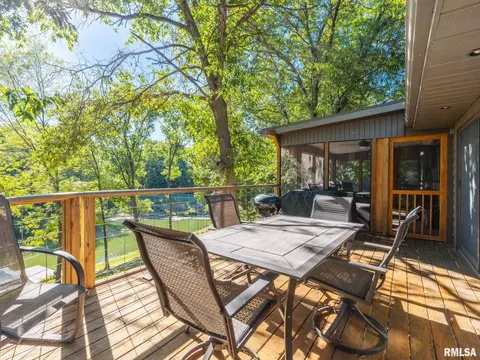 Exterior - 4021 S Dunbar Pt, Mapleton, IL 61547 photo 4 of 20