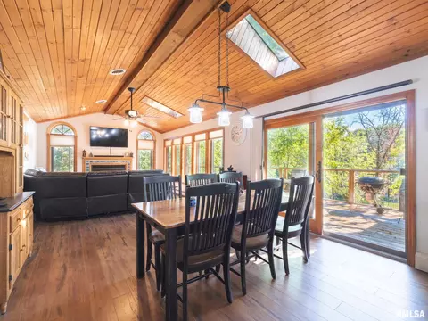 Dining - 4021 S Dunbar Pt, Mapleton, IL 61547 photo 4 of 4