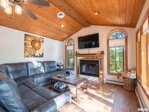 Living - 4021 S Dunbar Pt, Mapleton, IL 61547 photo 1 of 7