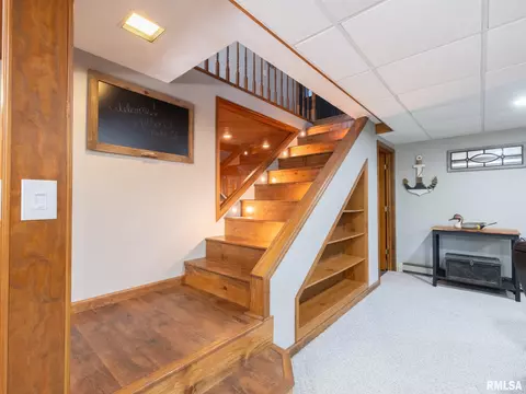 Entry Way - 4021 S Dunbar Pt, Mapleton, IL 61547 photo 3 of 3