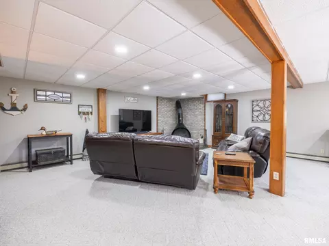 Living - 4021 S Dunbar Pt, Mapleton, IL 61547 photo 4 of 7