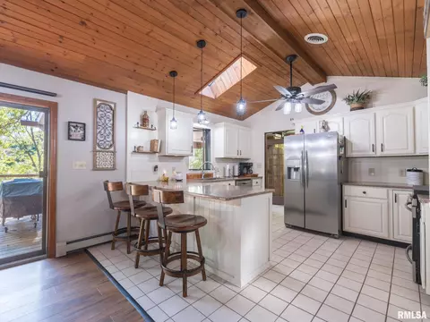 Kitchen - 4021 S Dunbar Pt, Mapleton, IL 61547 photo 1 of 10