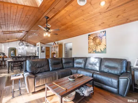 Living - 4021 S Dunbar Pt, Mapleton, IL 61547 photo 2 of 7