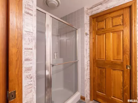 Bath - 4021 S Dunbar Pt, Mapleton, IL 61547 photo 6 of 6