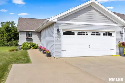 636 Bittersweet Ave, Germantown Hills, IL 61548