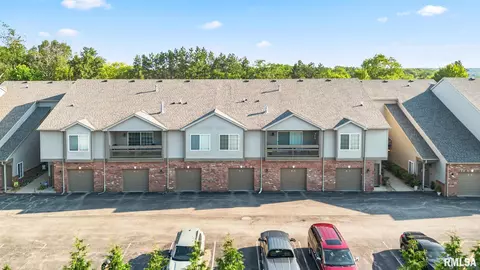 4521 N Tallgrass Ln, Peoria, IL 61615