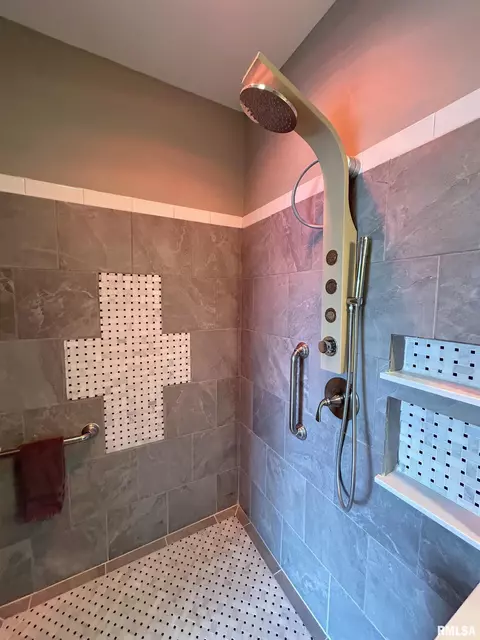Bath - 11513 N Ballymore Ave, Dunlap, IL 61525 photo 2 of 13