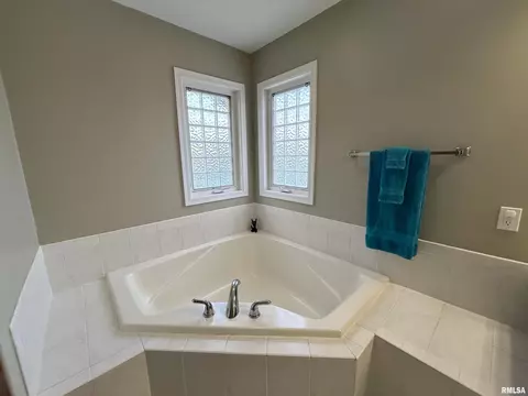 Bath - 11513 N Ballymore Ave, Dunlap, IL 61525 photo 6 of 13