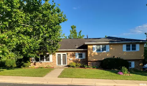 7204 N Whippoorwill Ln, Peoria, IL 61614