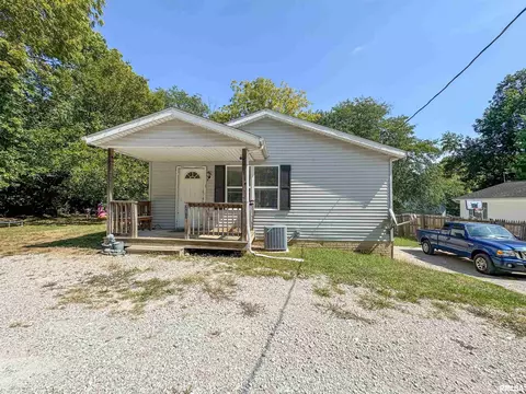 209 N Shaft St, Eureka, IL 61530 photo 1