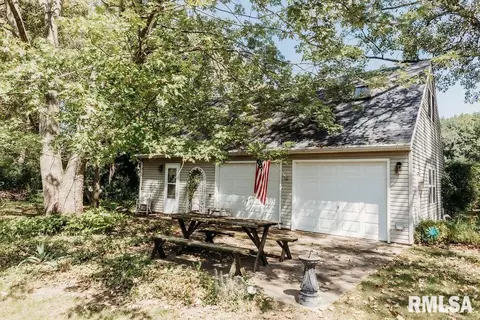 16480 E Cherokee Rd, Cuba, IL 61427
