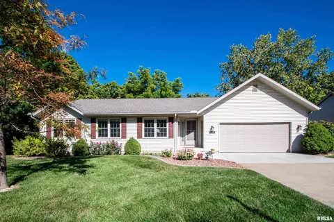 117 Eastwood Dr, East Peoria, IL 61611