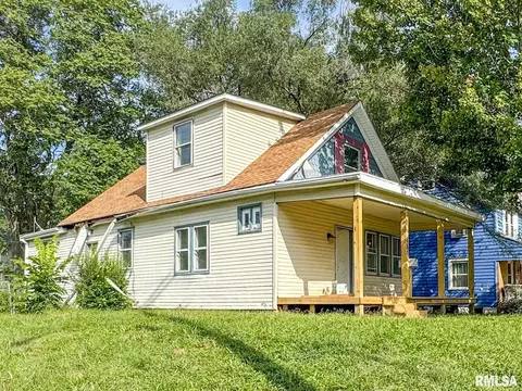 711 Summer St, Pekin, IL 61554