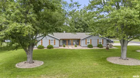 8409 N Blackbridge Rd, Edwards, IL 61528