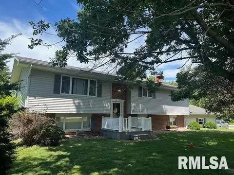 19 Hillcrest Dr, Bushnell, IL 61422